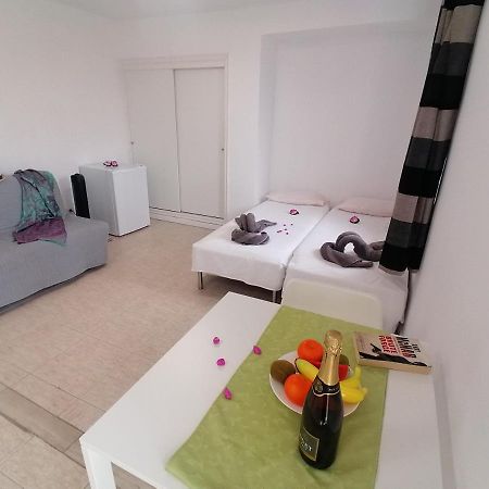 Small Studio, 50 M Front Of The Ocean & Free Wifi Playa Fanabe Ngoại thất bức ảnh