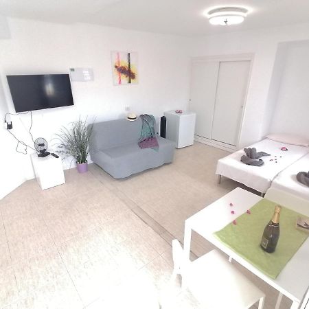 Small Studio, 50 M Front Of The Ocean & Free Wifi Playa Fanabe Ngoại thất bức ảnh