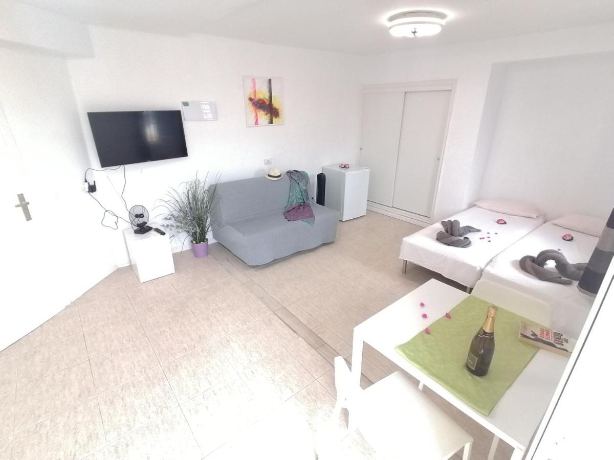 Small Studio, 50 M Front Of The Ocean & Free Wifi Playa Fanabe Ngoại thất bức ảnh